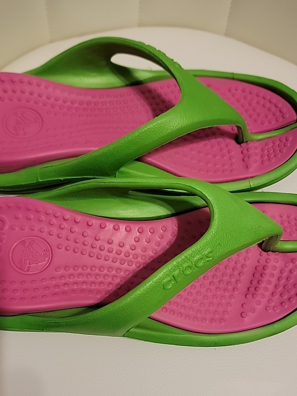 CROCS Women’s Green & Pink Thong Sandals